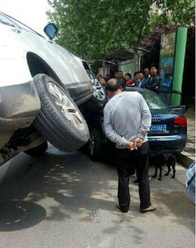 路虎骑奥迪霸气姿势
